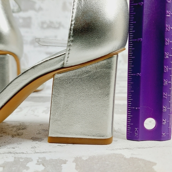 New Vince Camuto Margry Silver Block Heel Ankle Strap Sandals E815 - Picture 9 of 15